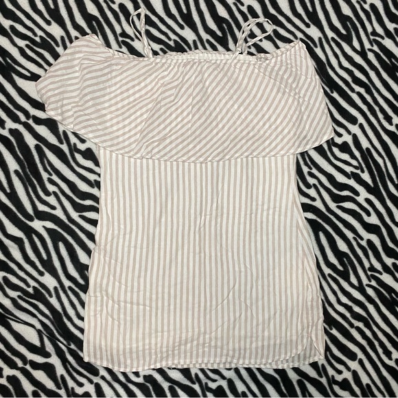 Tobi Off Shoulder Blouse - Picture 2 of 4